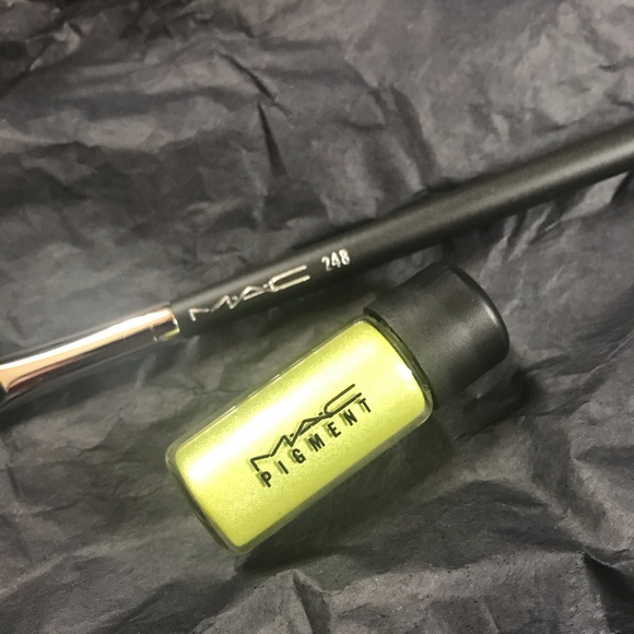 New MAC Very Valuable Loose Pigment Lime Green - Picture 6 of 6